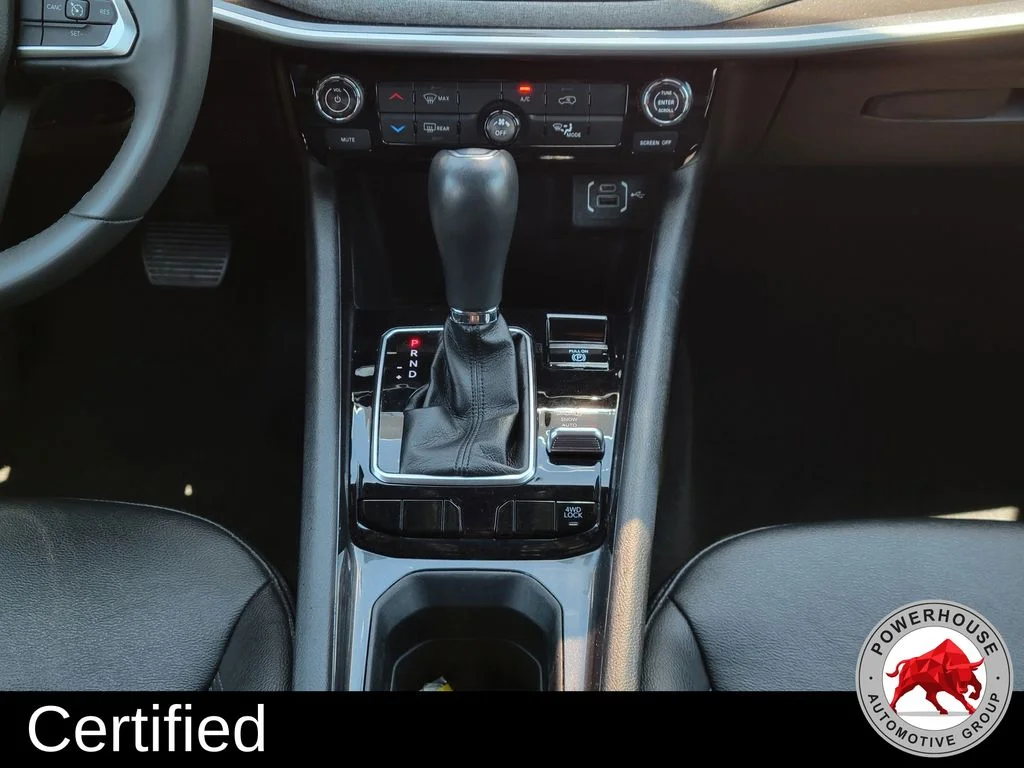 Used 2024 White Jeep Latitude image 23