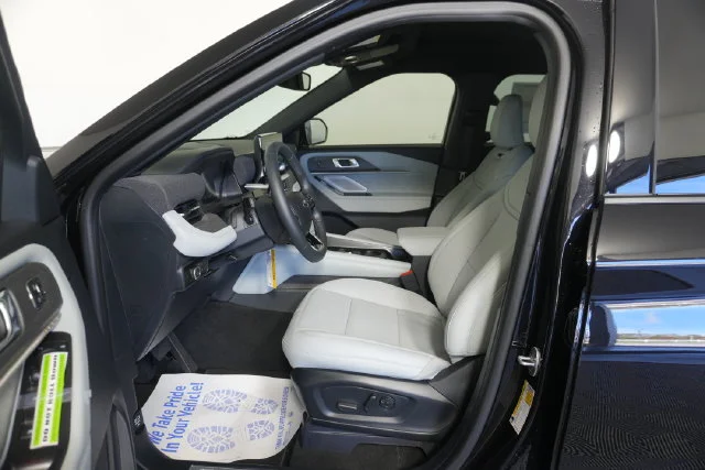 New 2027 Agate Black Metallic Ford Platinum™ image 22
