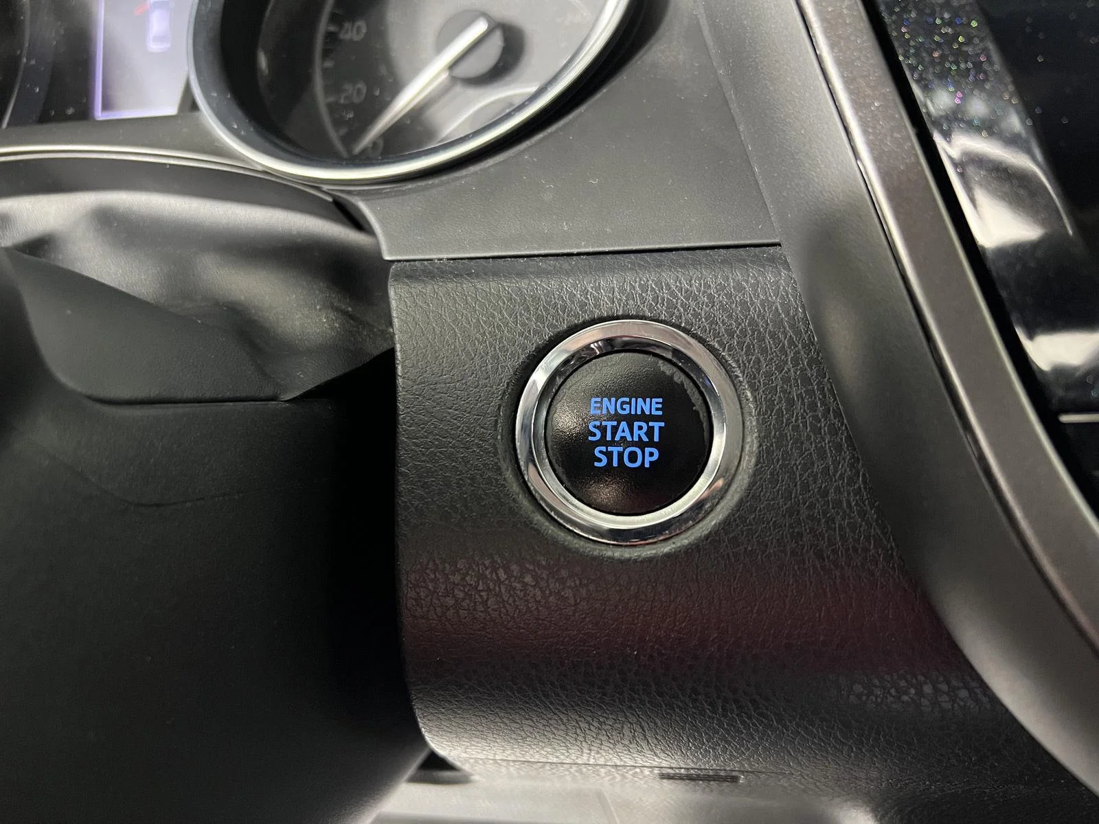 Used 2020 Bk Toyota LE image 23