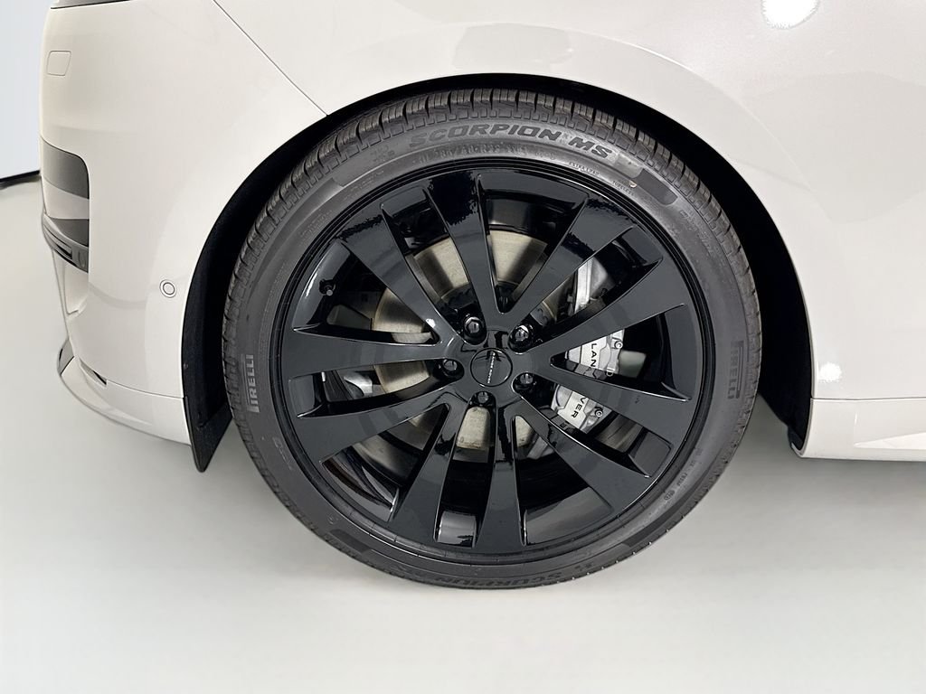 New 2026 Borasco Grey Land Rover Dynamic SE image 32