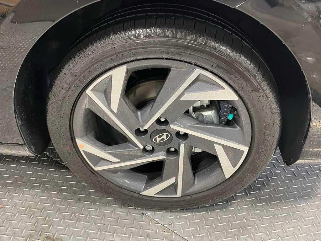 New 2025 Abyss Black Hyundai SEL Sport image 18