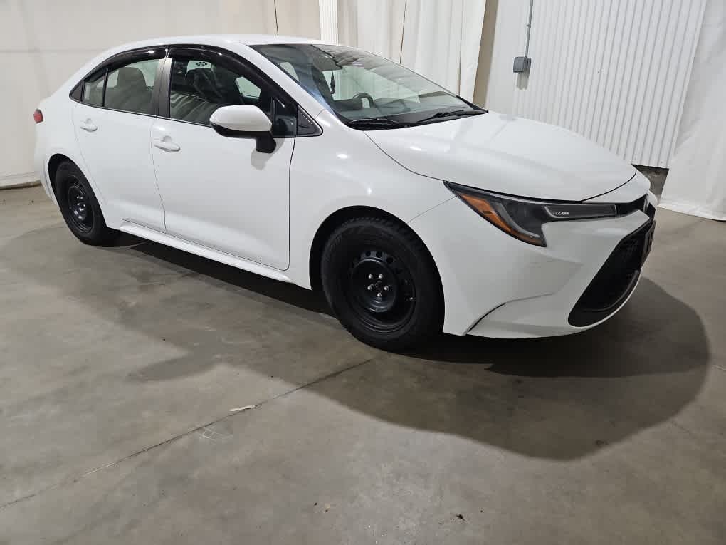 Used 2022 White Toyota LE image 4