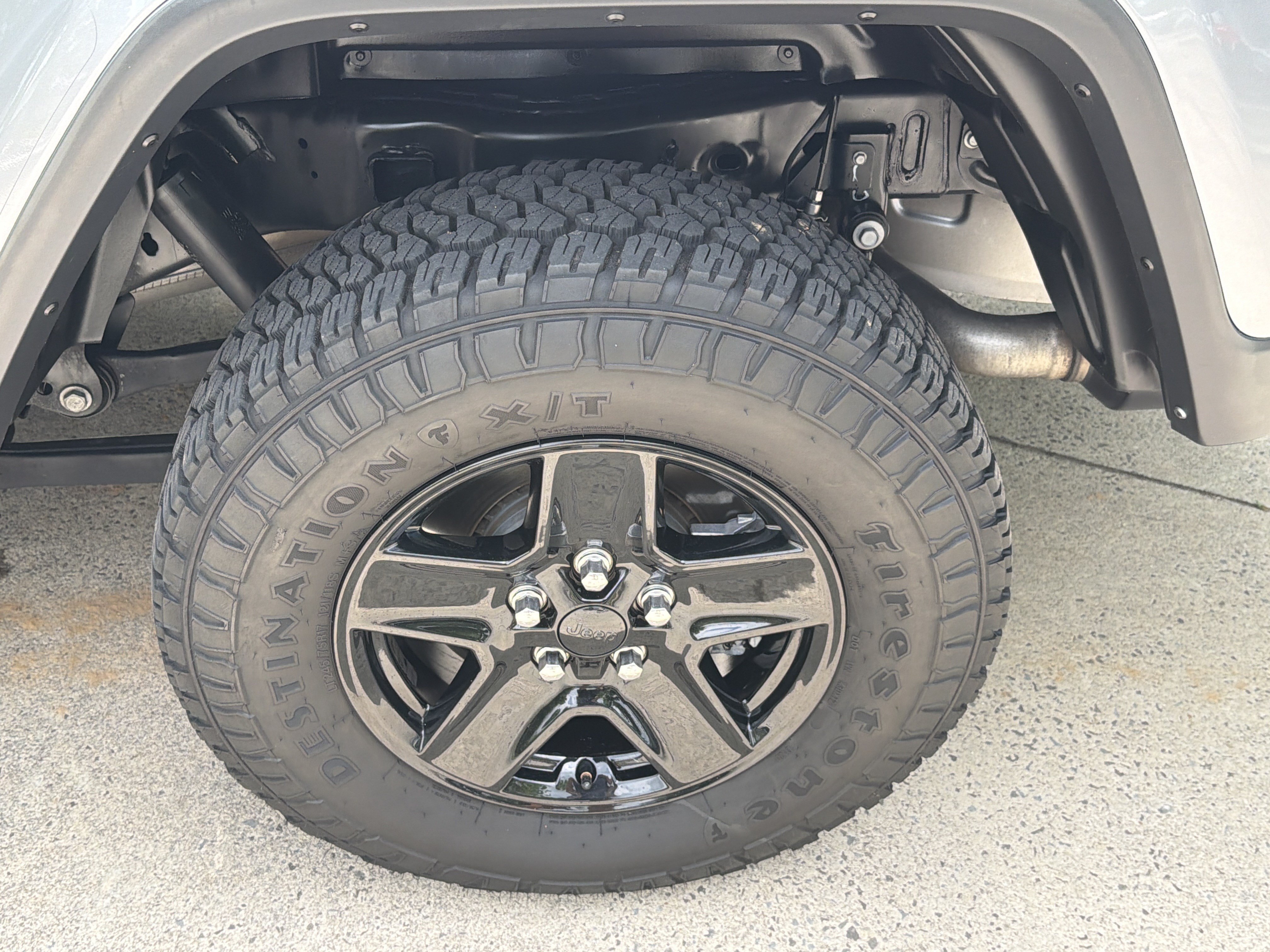 Used 2021 Billet Silver Metallic Clearcoat Jeep Sport S image 20