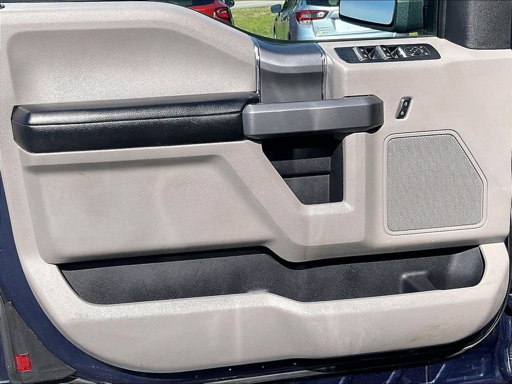 Used 2018 Blue Ford XLT image 9