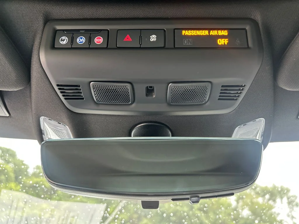 Used 2023 White Chevrolet Stingray image 17