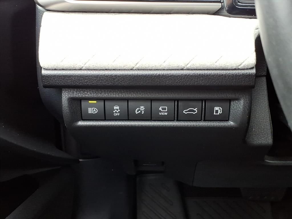 Used 2025  Toyota XLE image 17