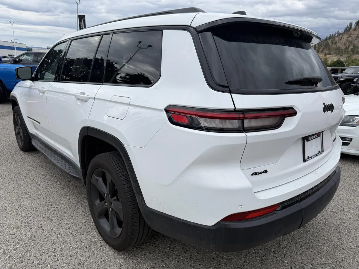Used 2024 White Jeep Limited image 4