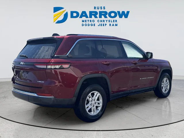 Used 2023 Red Jeep Laredo image 5