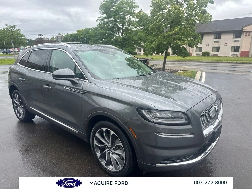 Used 2023 Gray Lincoln Reserve image 1