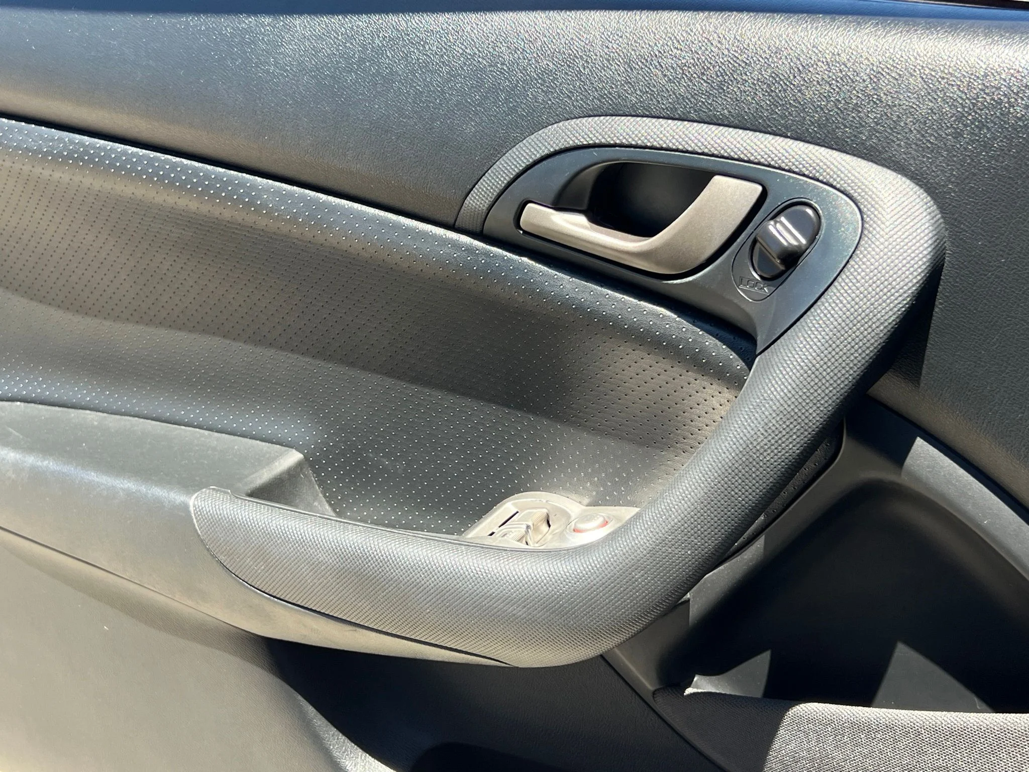 Used 2005  Acura Type S image 17