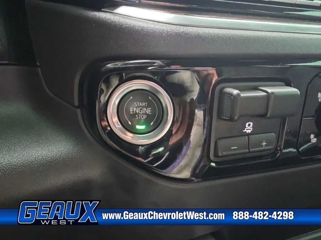 Used 2025 White Chevrolet LT image 27