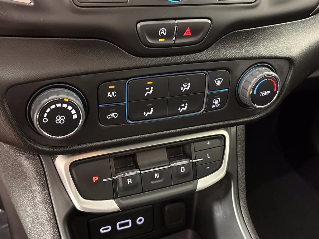 Used 2024 White GMC SLE image 35