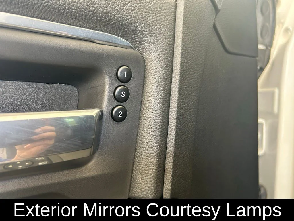Used 2025 White Ram Laramie image 43