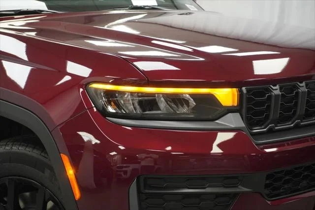 New 2026 Velvet Red Pearl-Coat Exterior Paint Jeep Laredo image 5