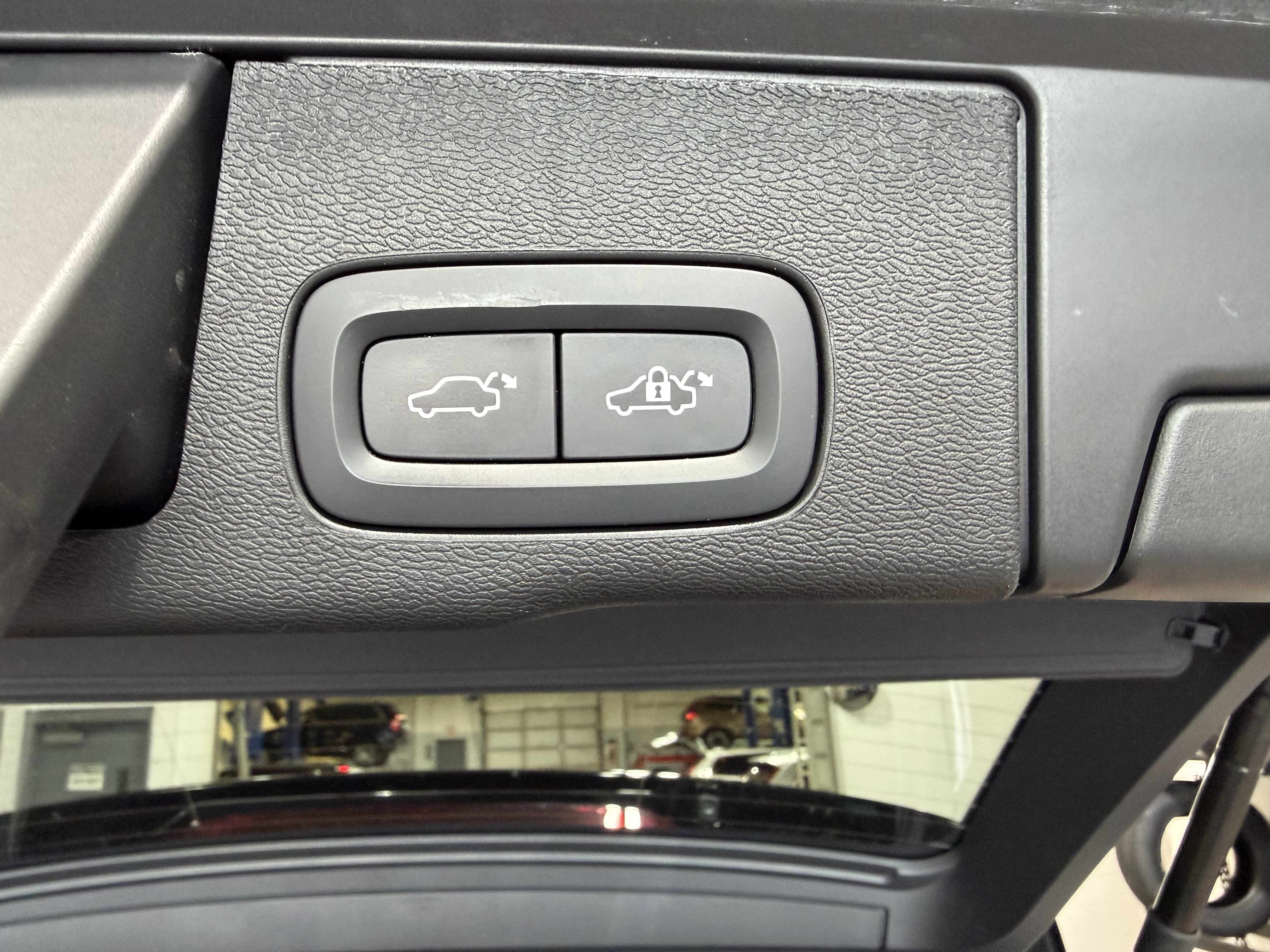 Used 2023 Onyx Black Metallic Volvo Core image 58