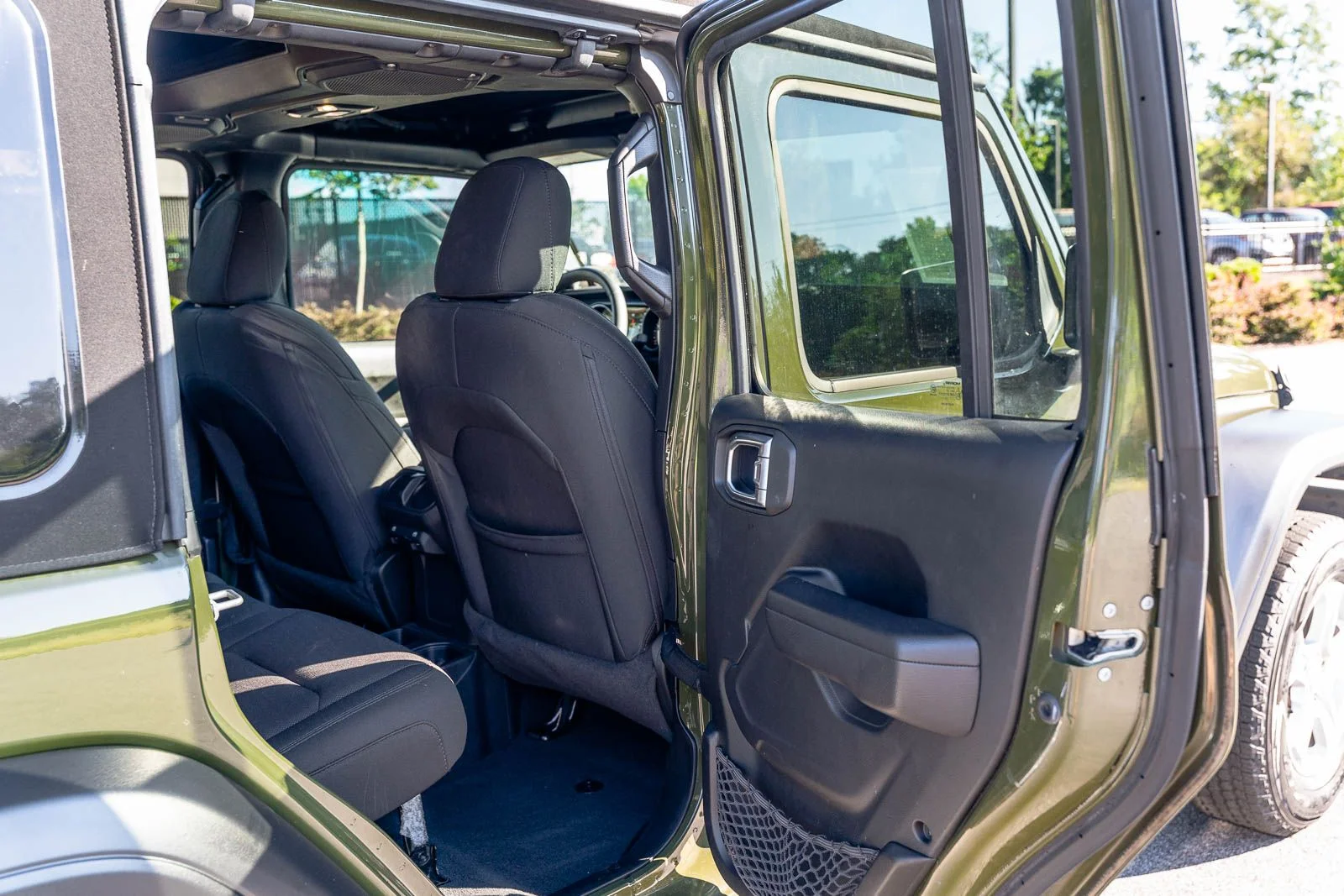 Used 2023 Green Jeep Sport S image 13