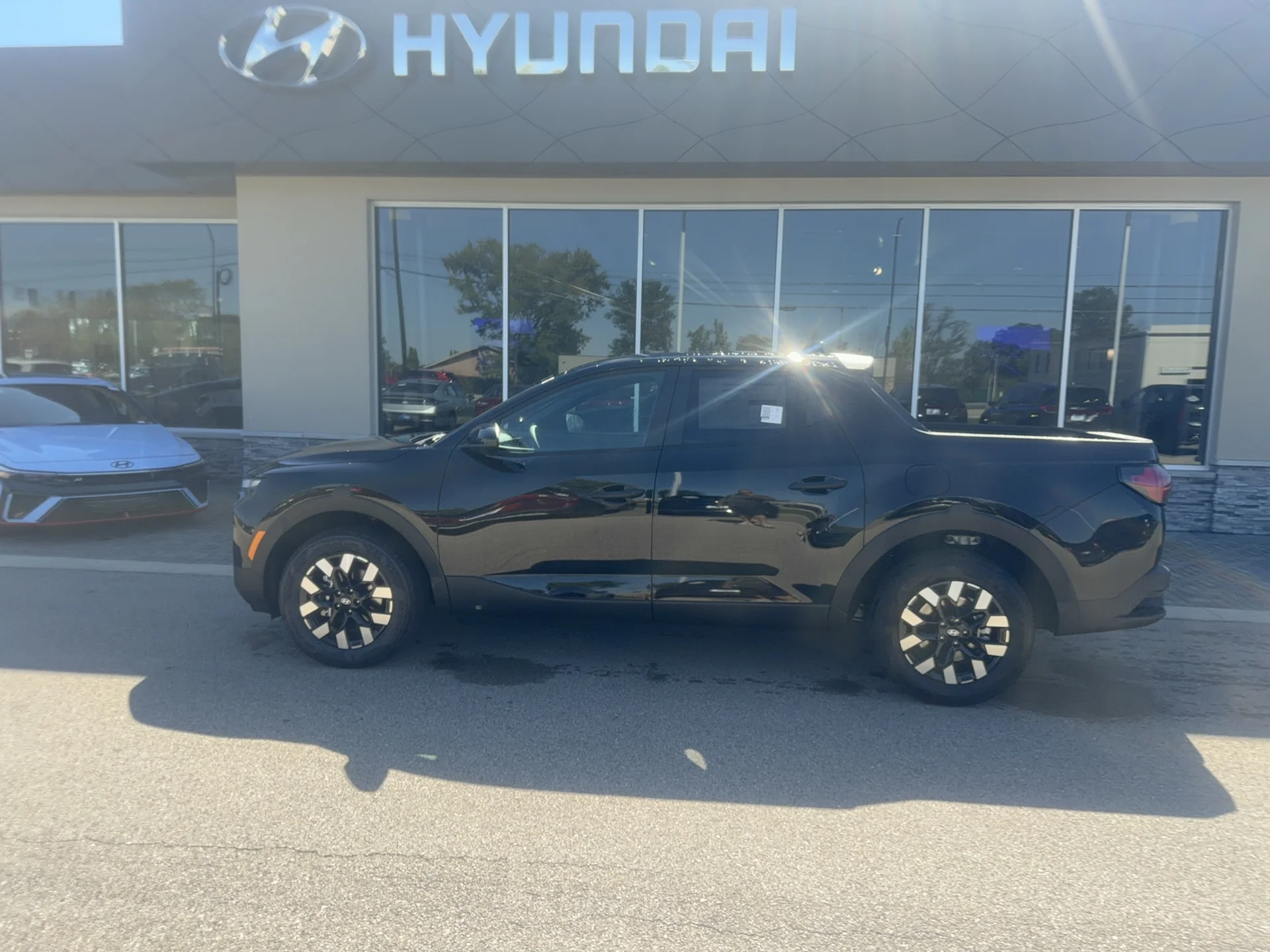 New 2027 Phantom Black Hyundai SE image 2