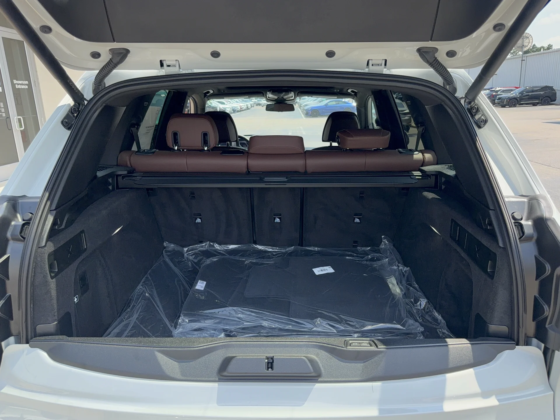 New 2026 Mineral White Metallic BMW xDrive40i image 5