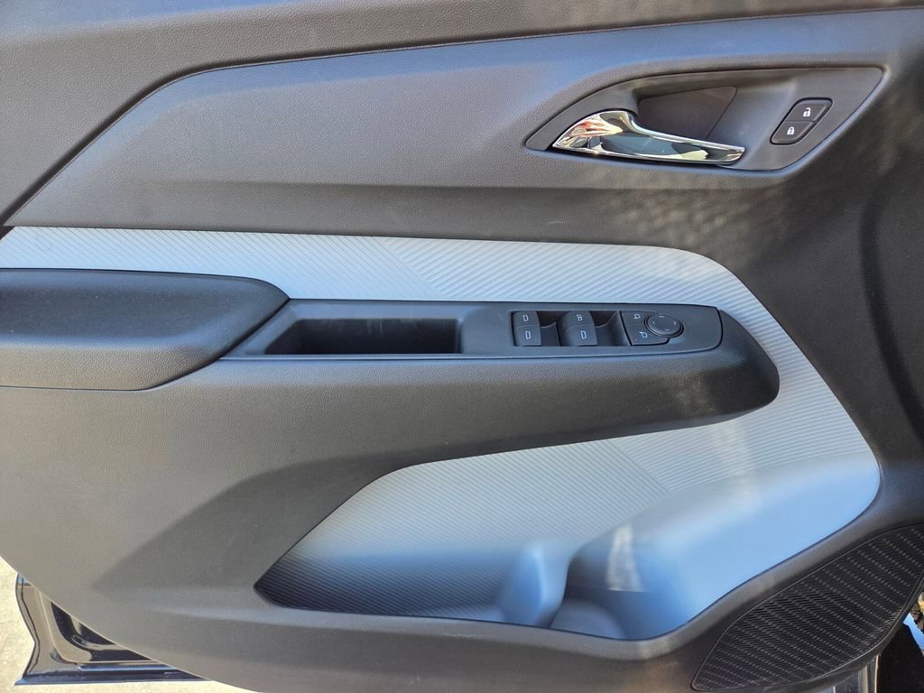 2027 Chevrolet Bolt LT - Photo 9
