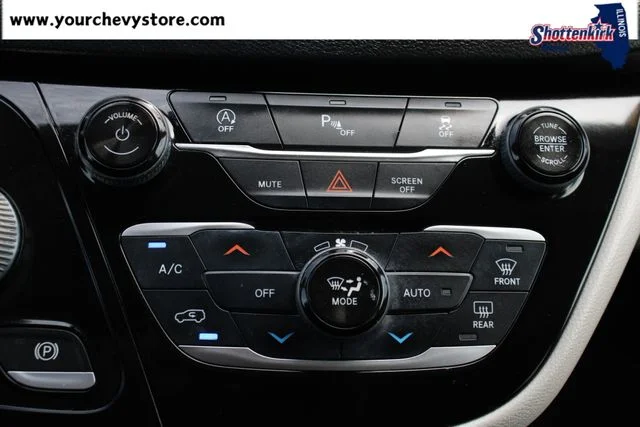 Used 2019 Black Chrysler Touring L image 29