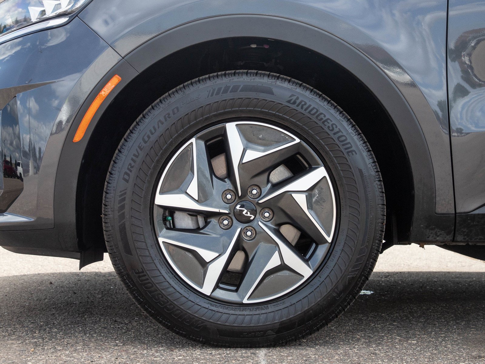 Used 2023 Platinum Graphite Kia EX image 31