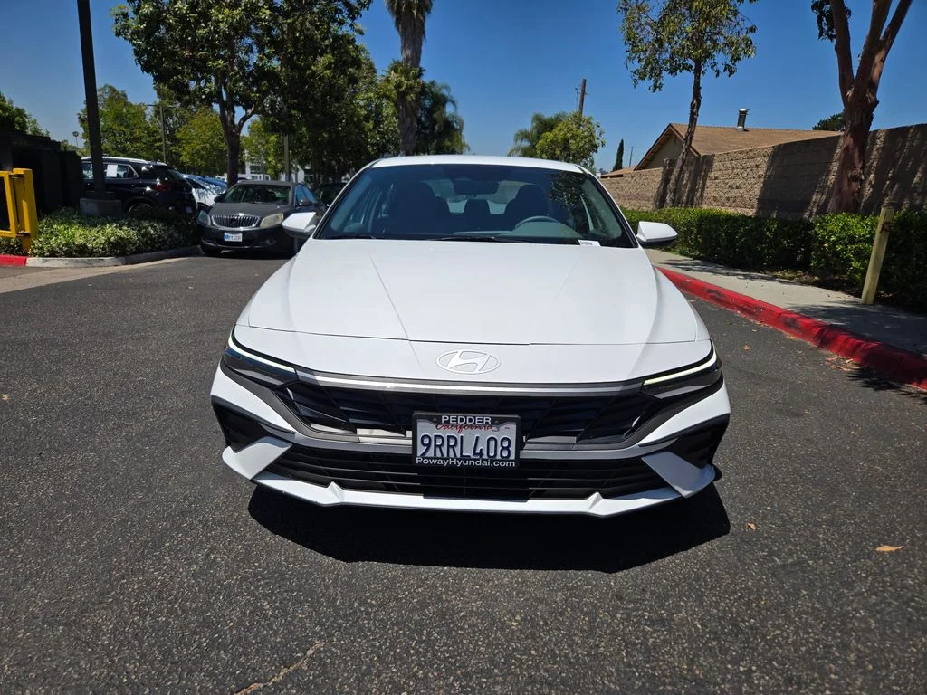Used 2025 White Hyundai Blue image 2