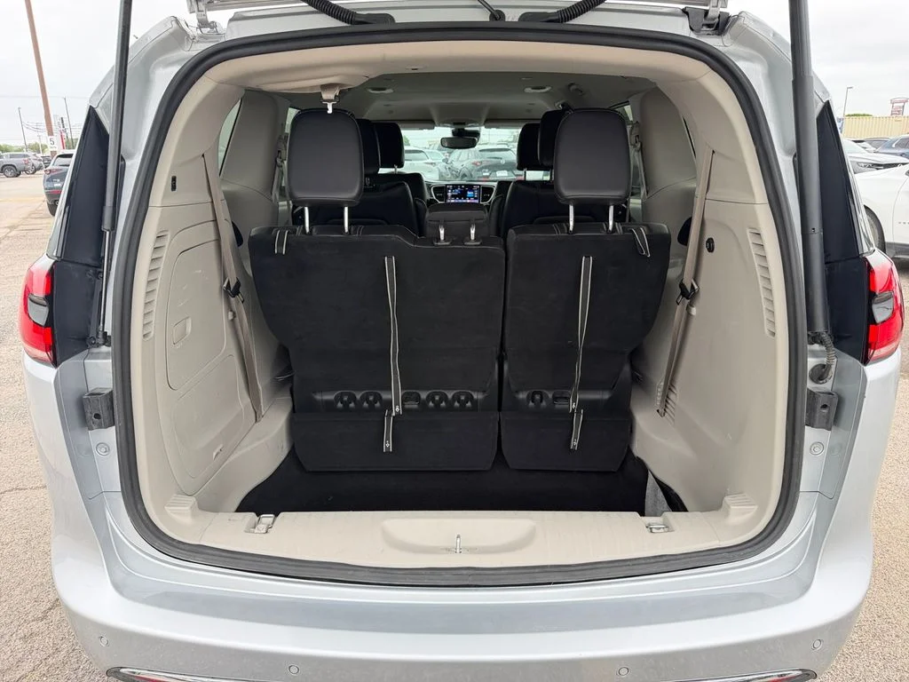 2024 Chrysler Pacifica PHEV Select - Photo 19