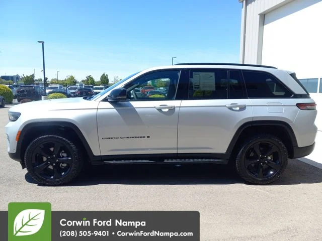Used 2024 Silver Jeep Limited image 6