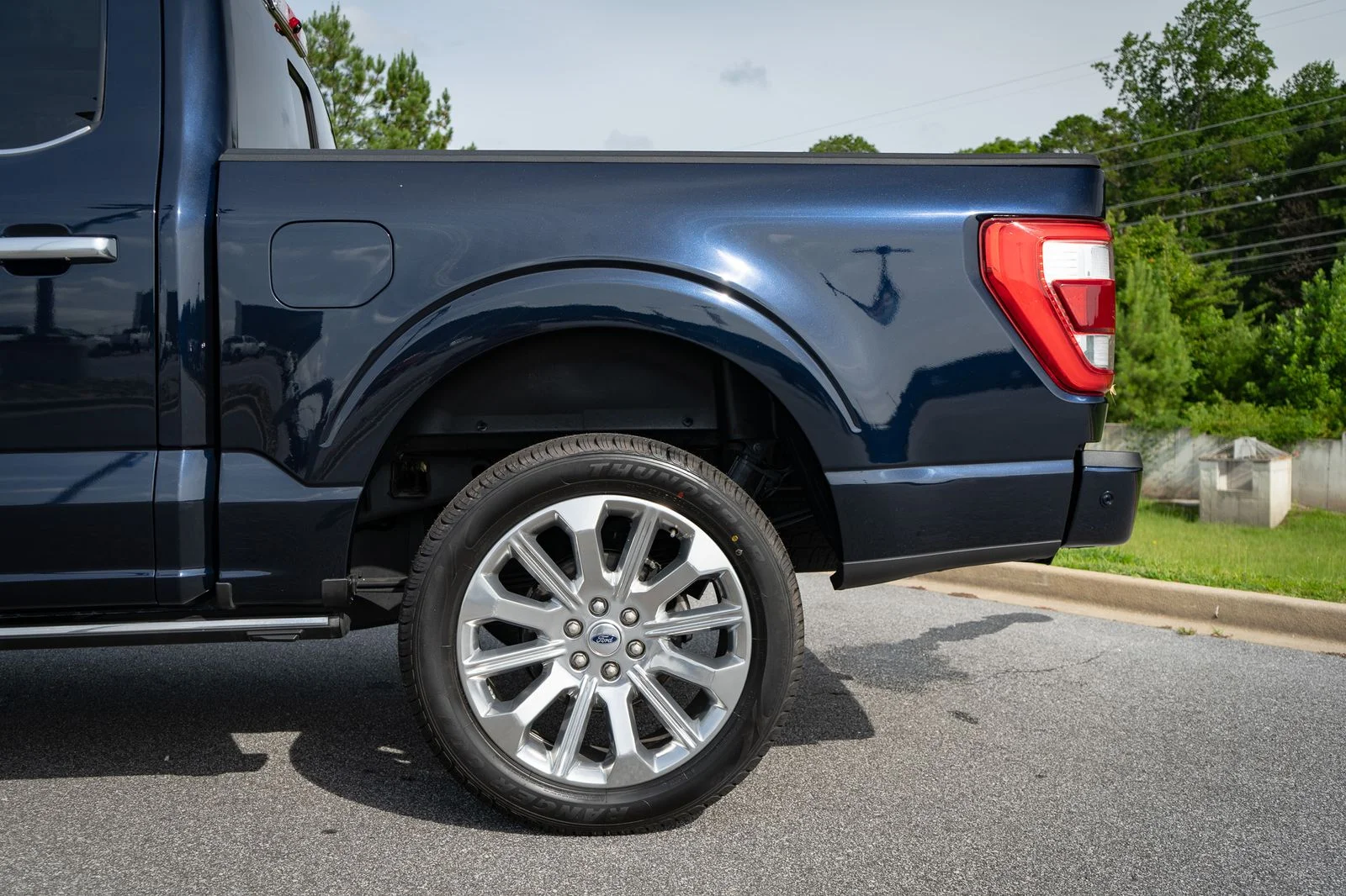 Used 2023 Blue Ford Limited image 6