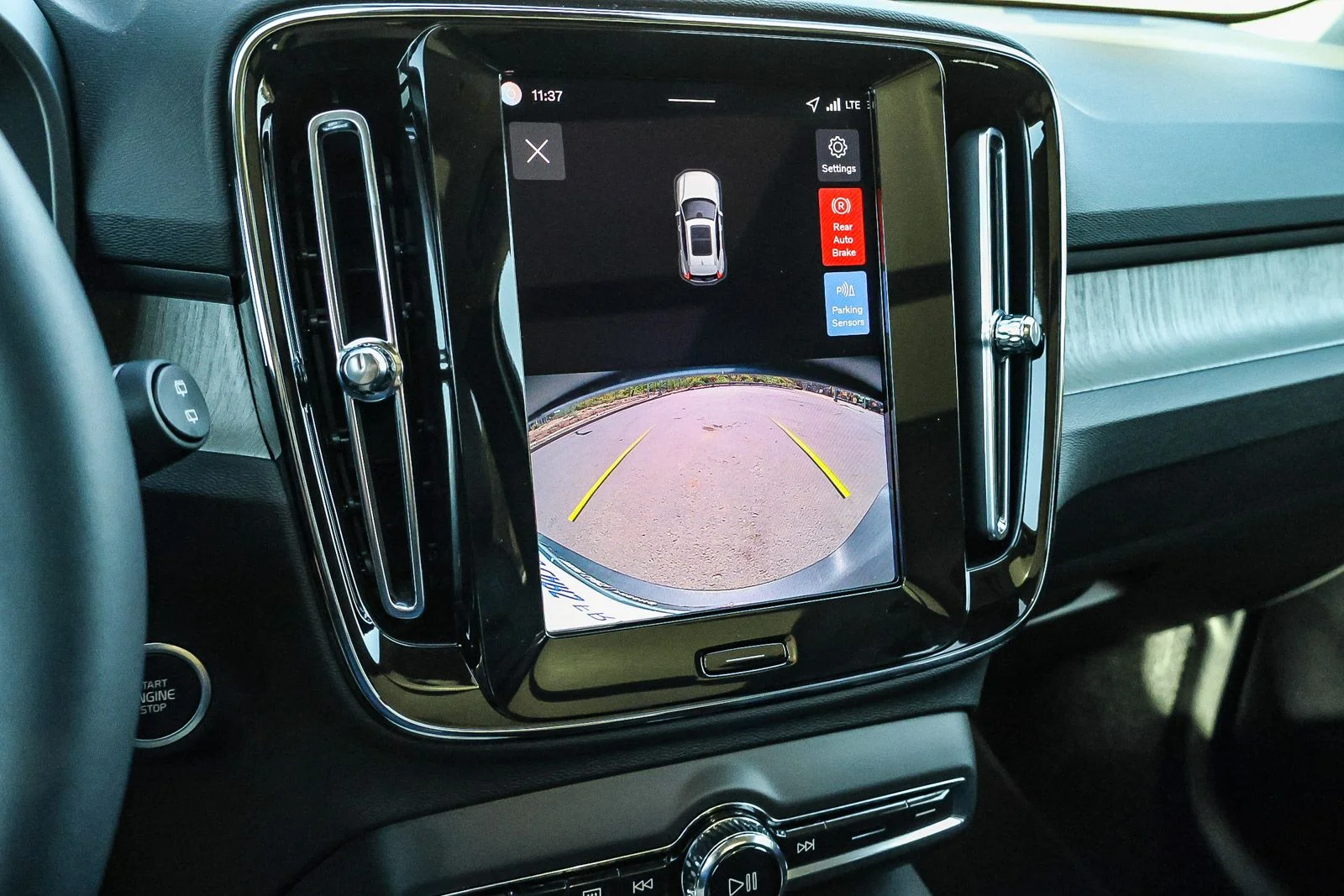 2026 Volvo XC40 Core - Photo 36