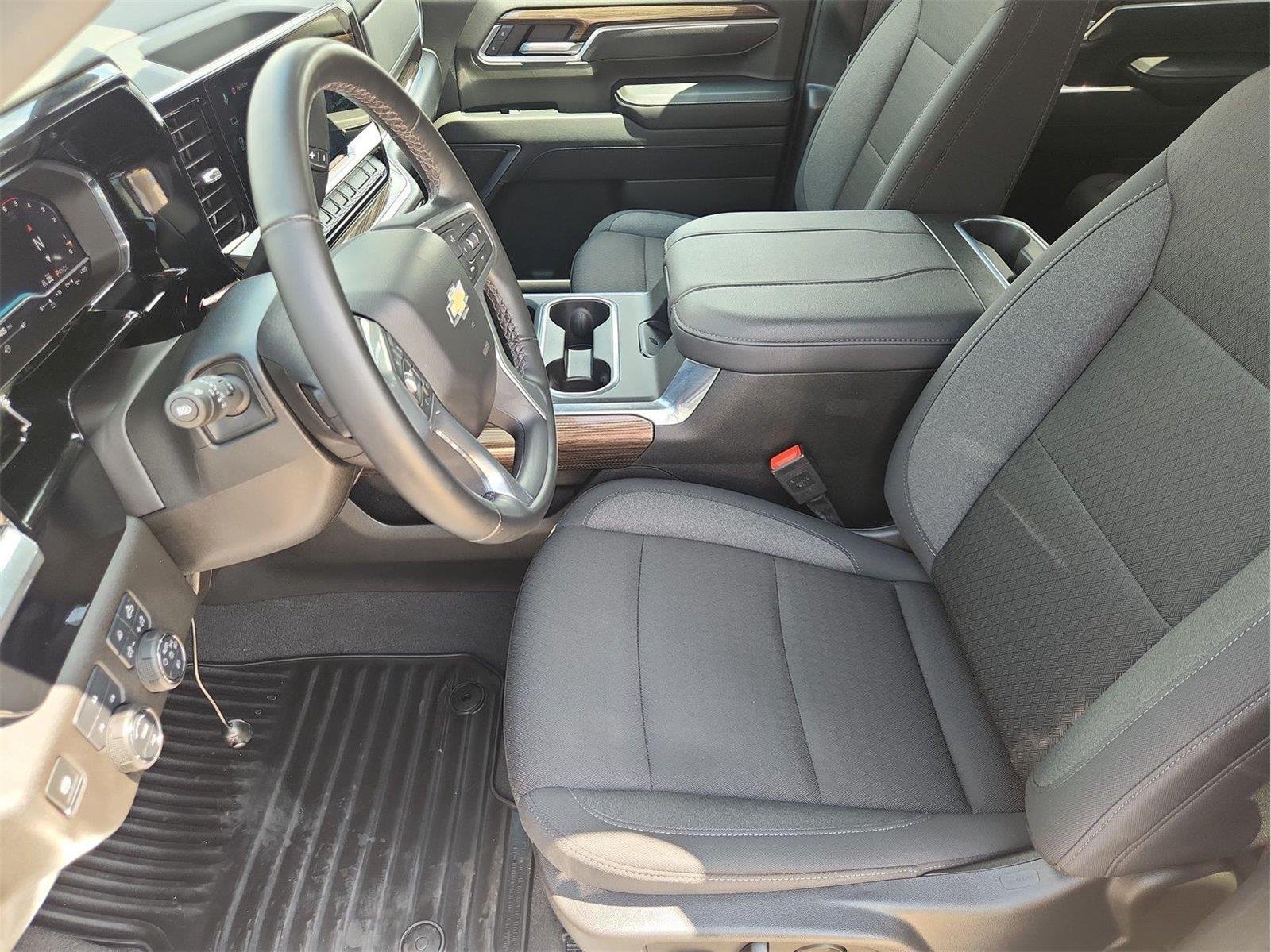 2025 Chevrolet Silverado 2500 HD photo 19 of 33