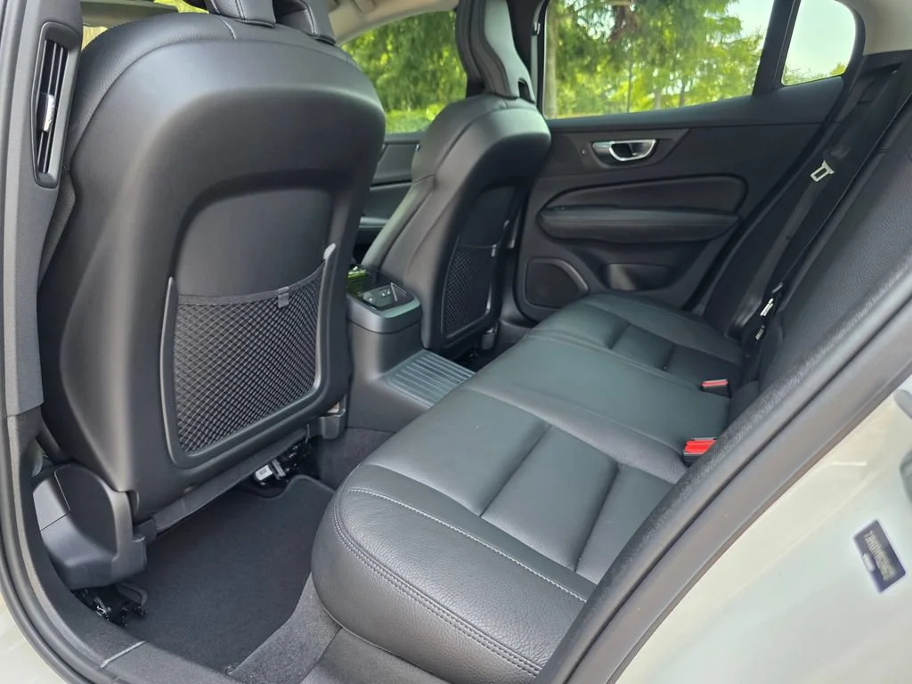 Used 2024 White Volvo T8 Ultimate Dark Theme image 29
