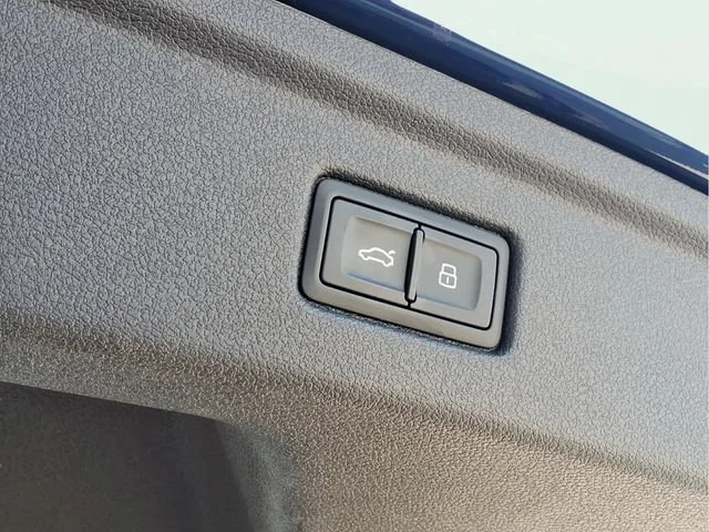 Used 2019  Audi Y image 26