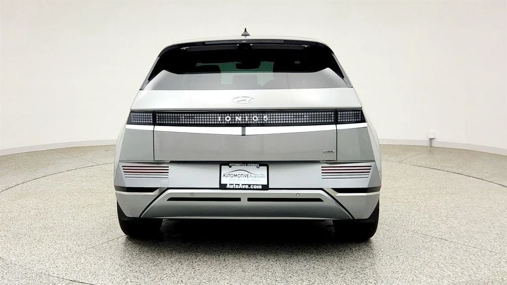Used 2024 Cyber Gray Hyundai Limited AWD image 6