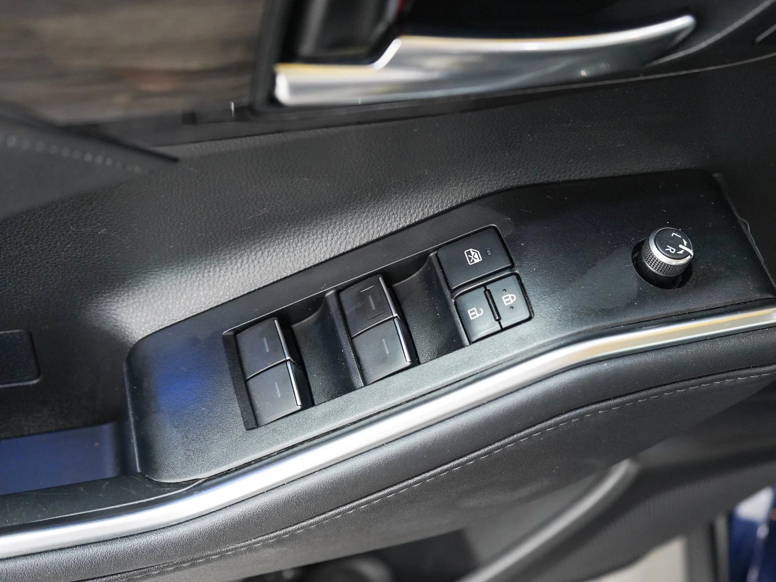 Used 2021 Blue Toyota Hybrid Platinum image 20