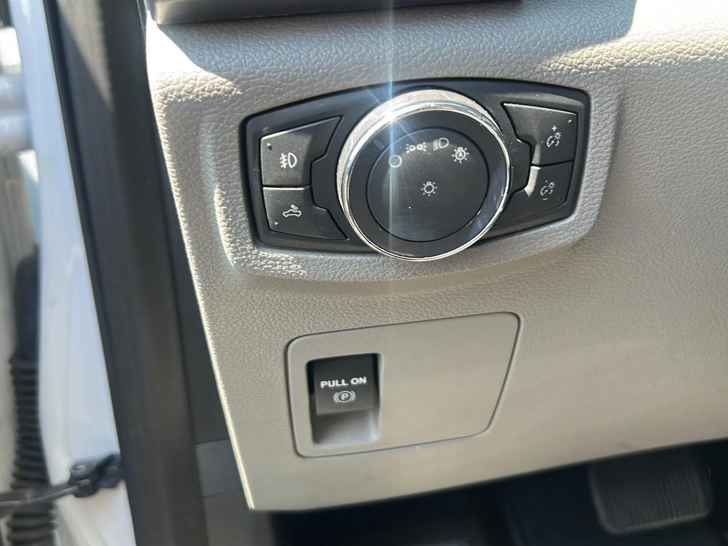 Used 2019 Oxford White Ford XLT image 24