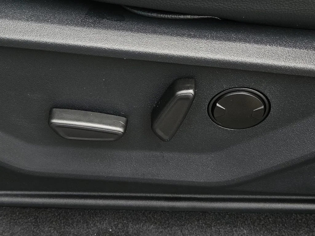 New 2026 Oxford White Ford Lariat® image 28