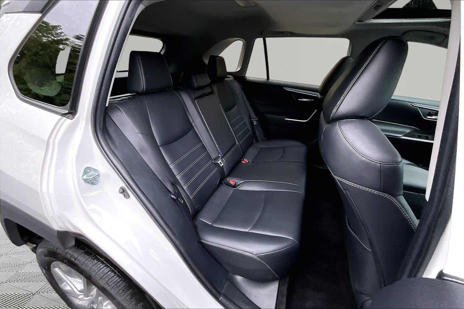 Used 2025 Wind Chill Pearl Toyota XLE Premium image 19