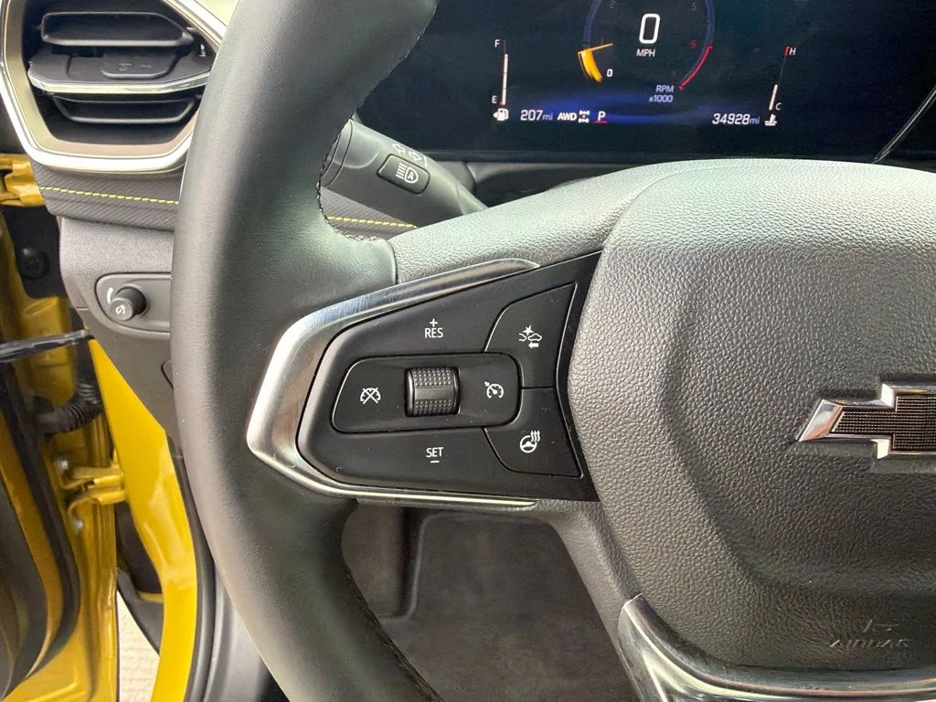 Used 2025 Yellow Chevrolet ACTIV image 9