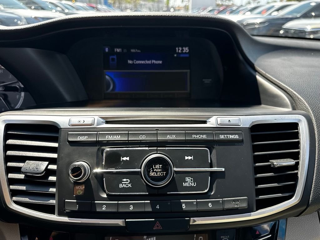 Used 2016  Honda LX image 25