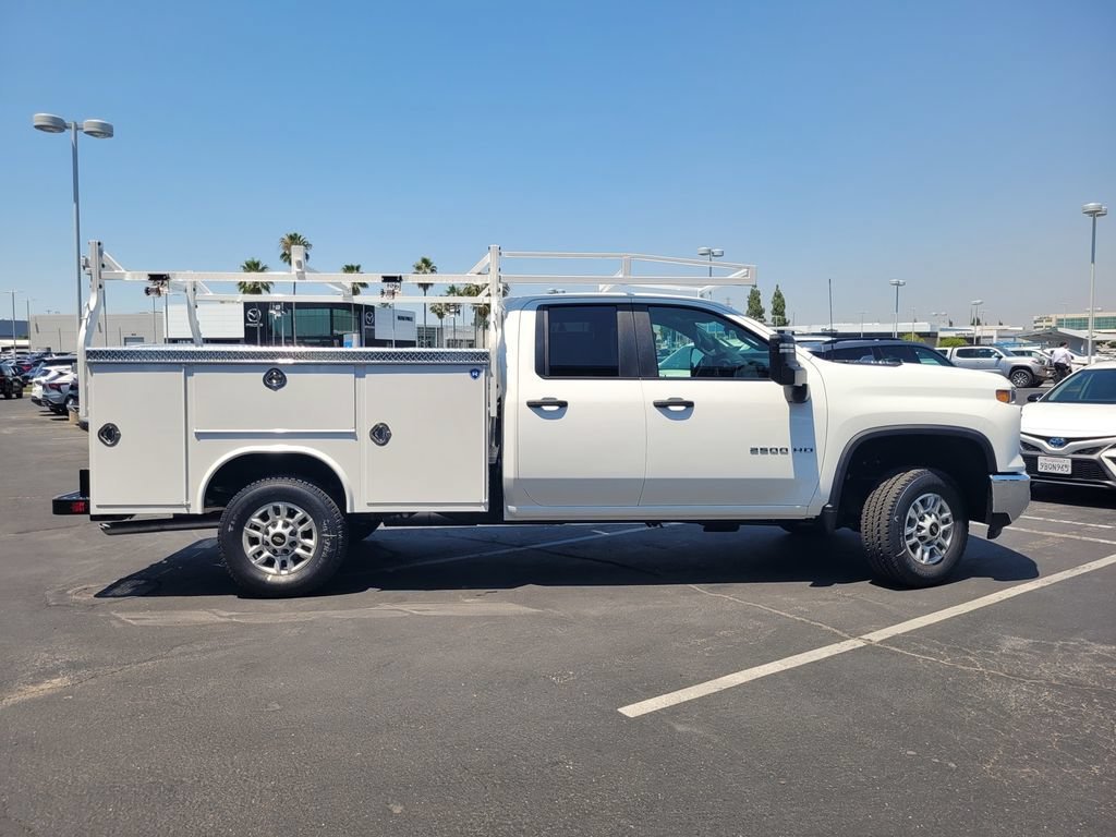 New 2026 Summit White Chevrolet WT image 3