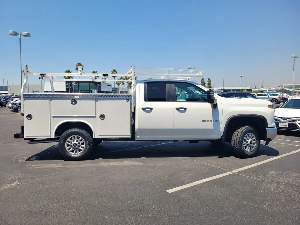 New 2026 Summit White Chevrolet WT image 3