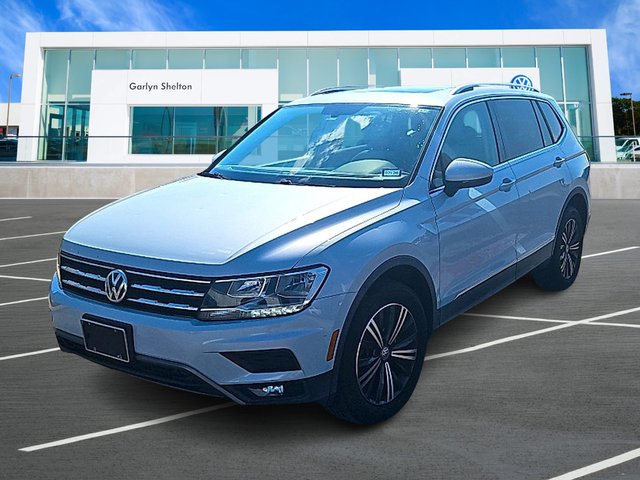Pre-Owned 2018 Volkswagen Tiguan 2L I-4 gasoline direct injection, DOHC, variable valve control, intercooled turbo, regular unleaded, engine with 269HP Front Wheel Drive SEL
