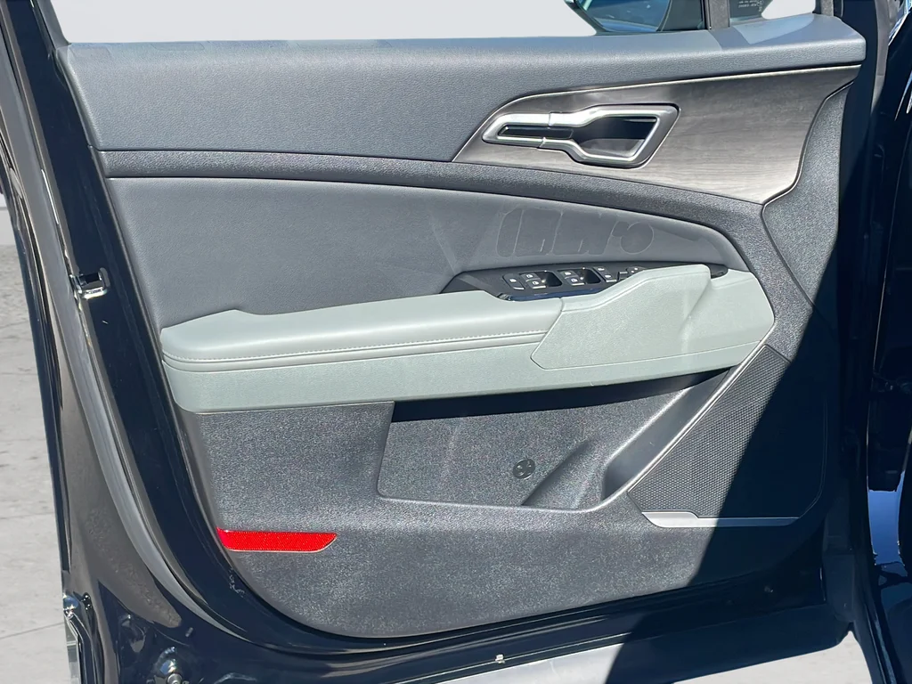 Used 2023 Black Kia X-Line image 23