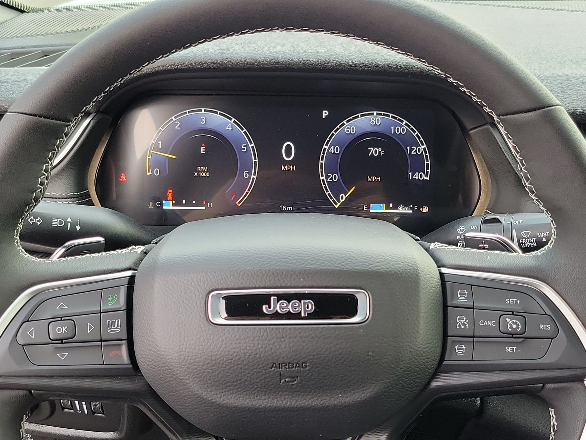 New 2026 Bright White Clear-Coat Exterior Paint Jeep Laredo image 8