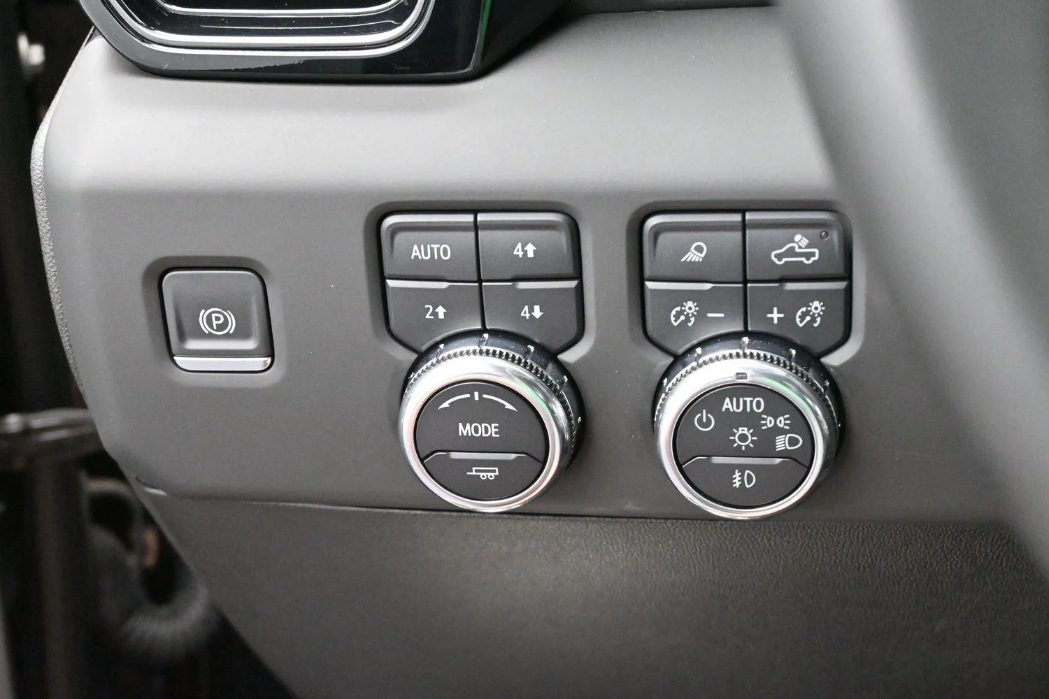 Used 2025 Onyx Black GMC AT4 image 20