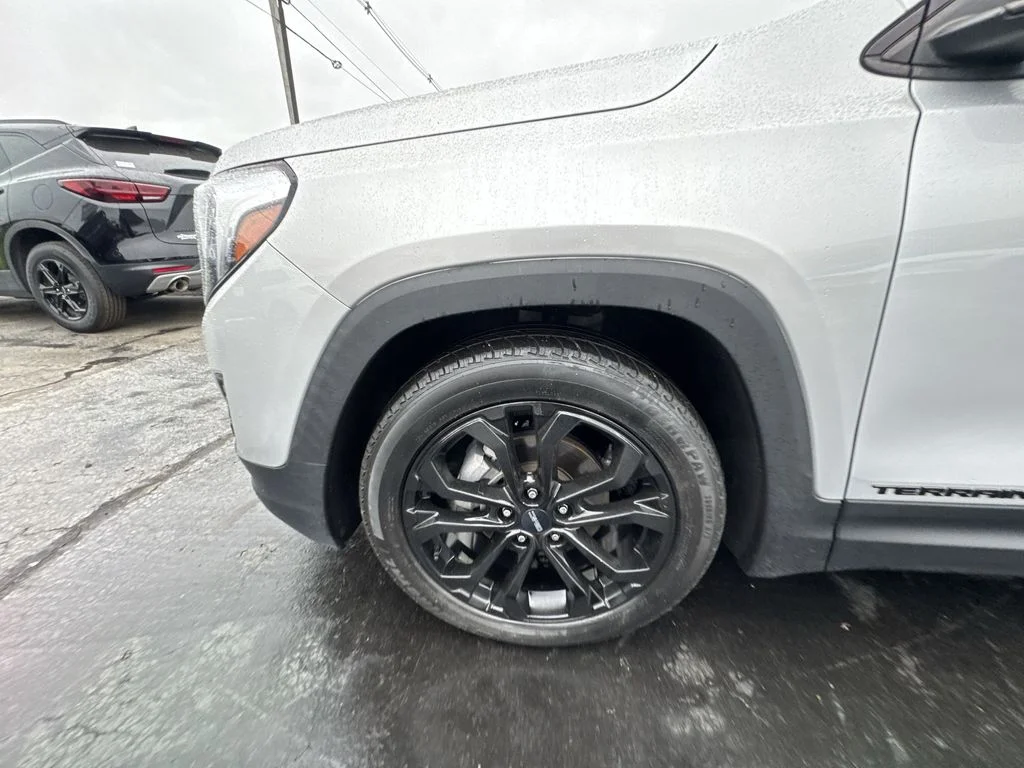 Used 2021 Silver GMC SLT image 10