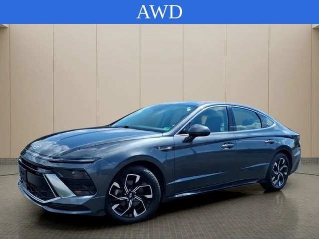 Used 2025 Gray Hyundai SEL image 2