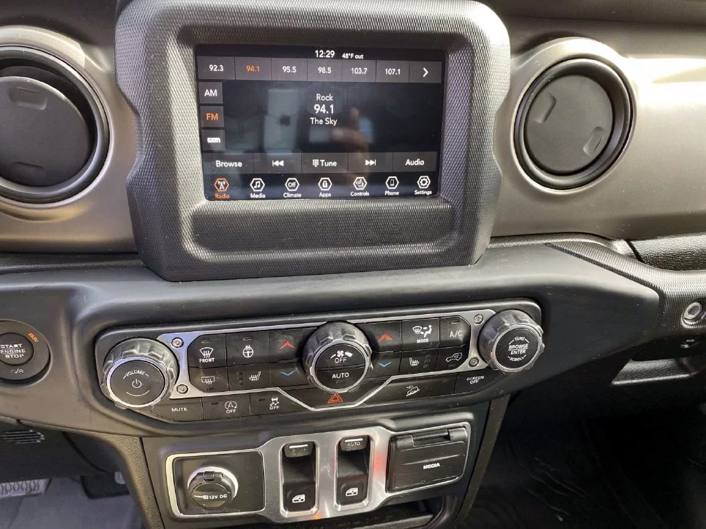 Used 2019 Gray Clearcoat Jeep Sport S image 12