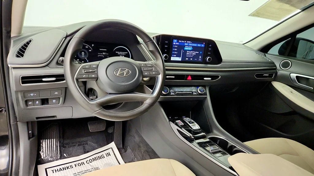 Used 2022 Phantom Black Hyundai SEL 2.5L w/ Convenience Pkg, Panoramic Sunroof & Digital Cluster image 13